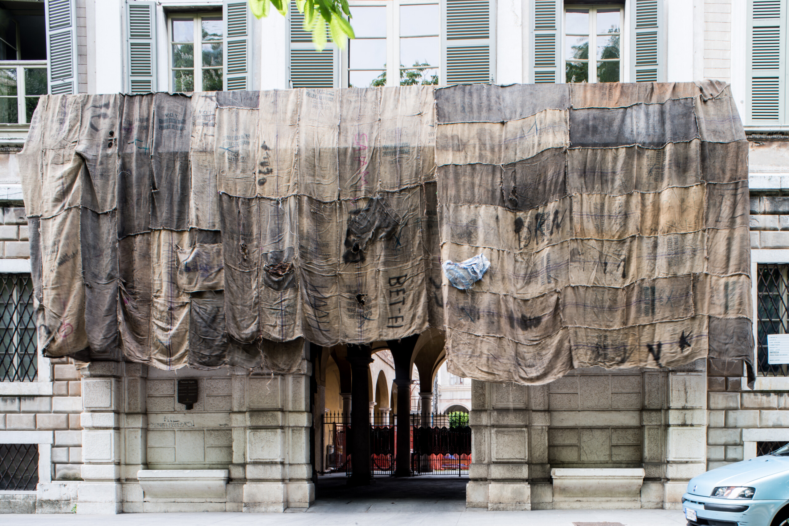 EDSON CHAGAS : IBRAHIM MAHAMA, 2015, Installation view, APALAZZOGALLERY, Brescia, Italy-16